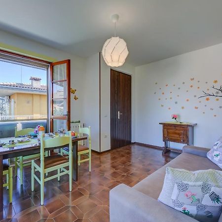 Villa Fiorita Apartments - Happy Rentals Сирмионе Экстерьер фото
