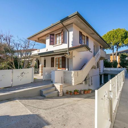 Villa Fiorita Apartments - Happy Rentals Сирмионе Экстерьер фото