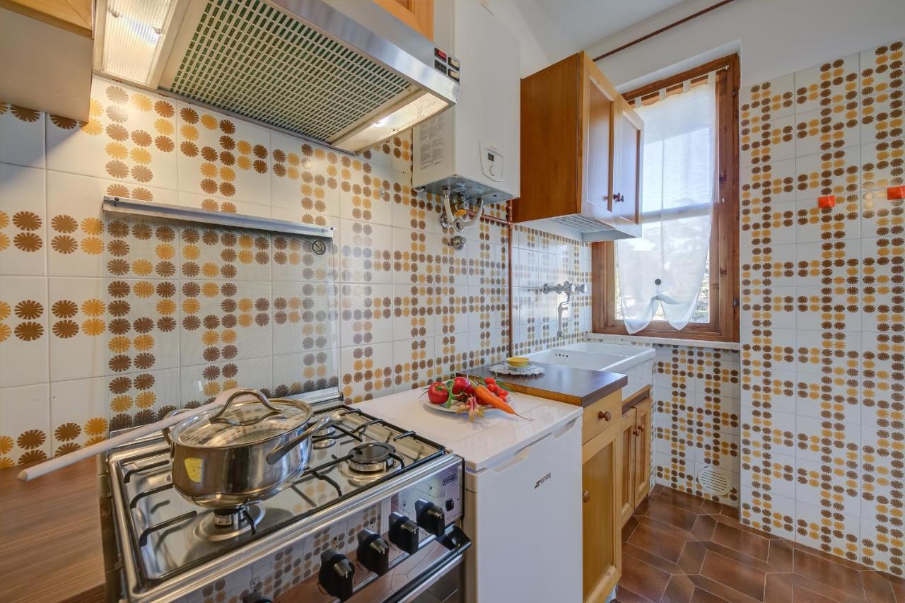 Villa Fiorita Apartments - Happy Rentals Сирмионе Экстерьер фото