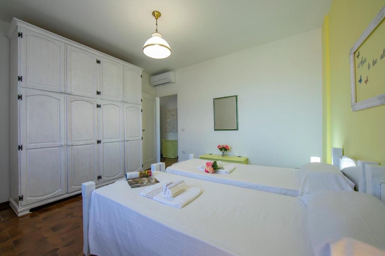 Villa Fiorita Apartments - Happy Rentals Сирмионе Экстерьер фото