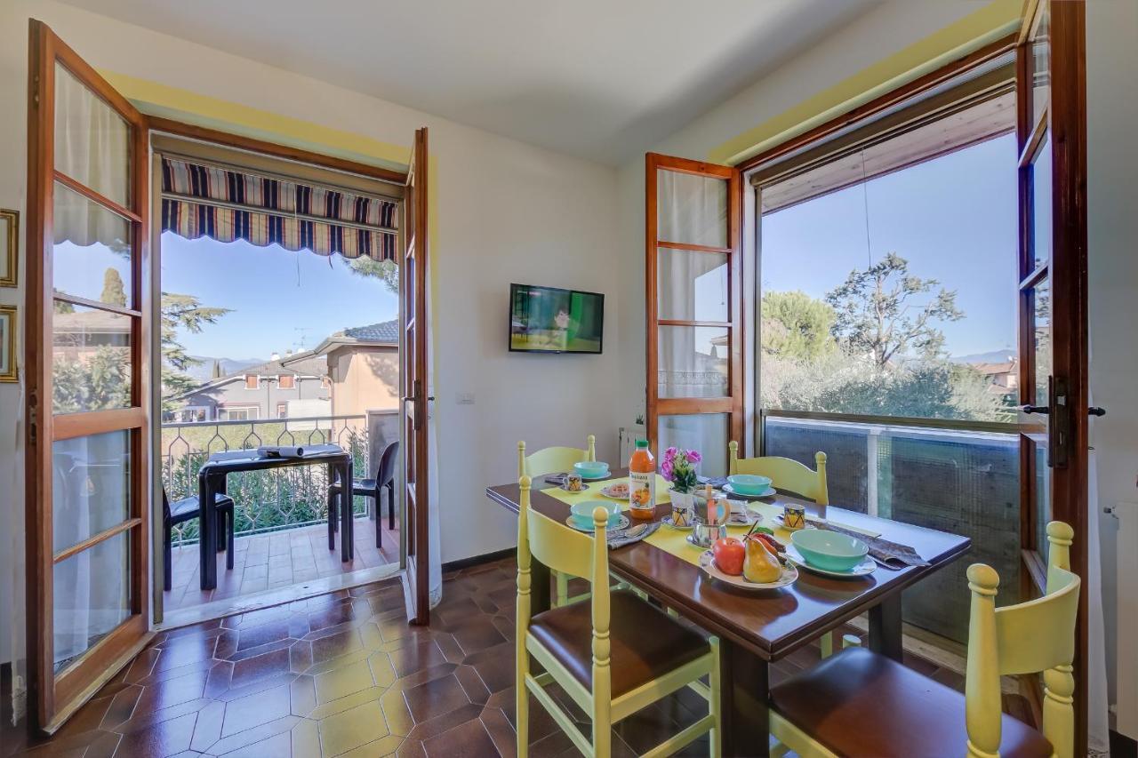 Villa Fiorita Apartments - Happy Rentals Сирмионе Экстерьер фото