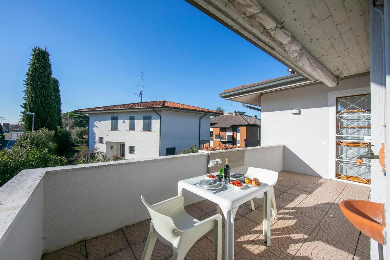 Villa Fiorita Apartments - Happy Rentals Сирмионе Экстерьер фото