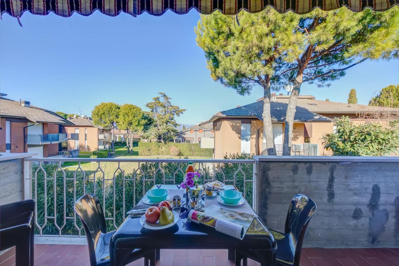 Villa Fiorita Apartments - Happy Rentals Сирмионе Экстерьер фото