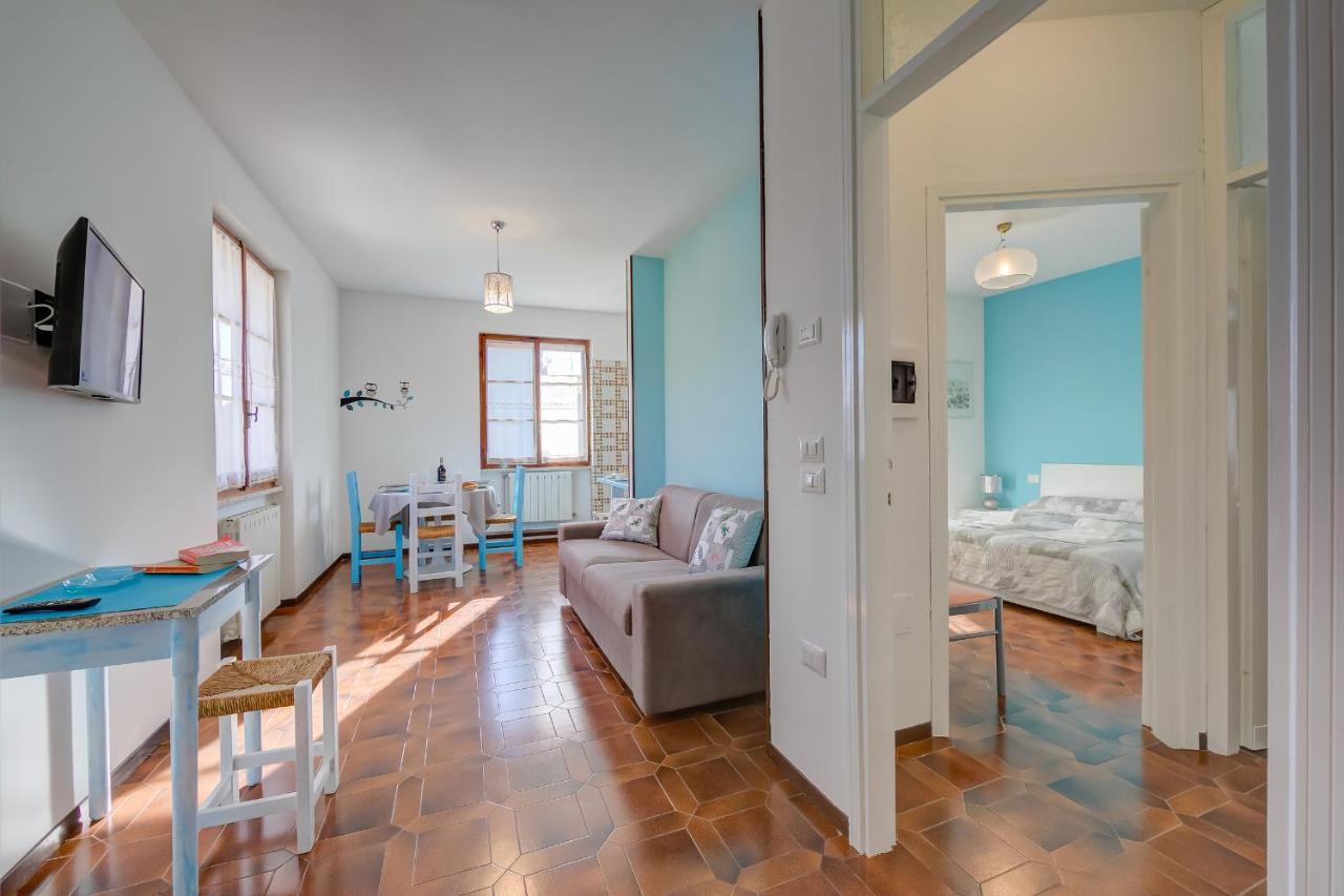 Villa Fiorita Apartments - Happy Rentals Сирмионе Экстерьер фото