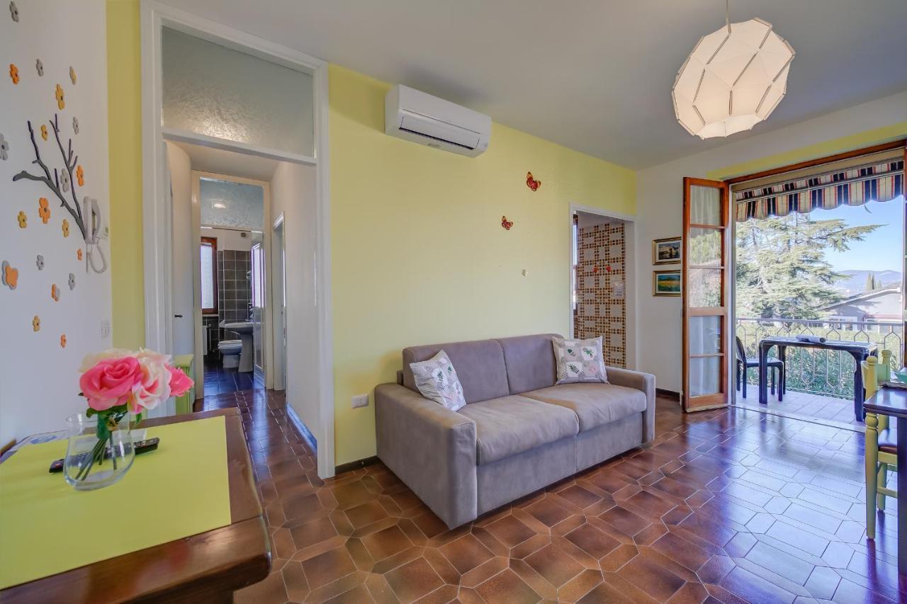 Villa Fiorita Apartments - Happy Rentals Сирмионе Экстерьер фото