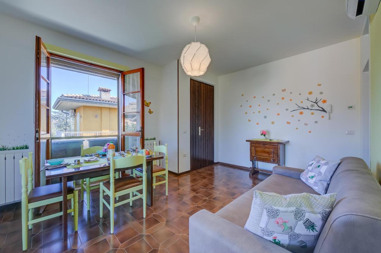 Villa Fiorita Apartments - Happy Rentals Сирмионе Экстерьер фото