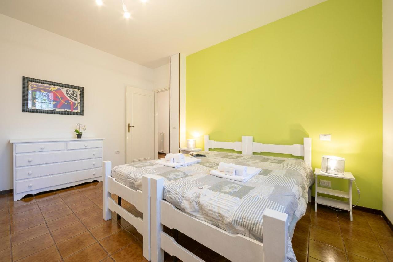 Villa Fiorita Apartments - Happy Rentals Сирмионе Экстерьер фото