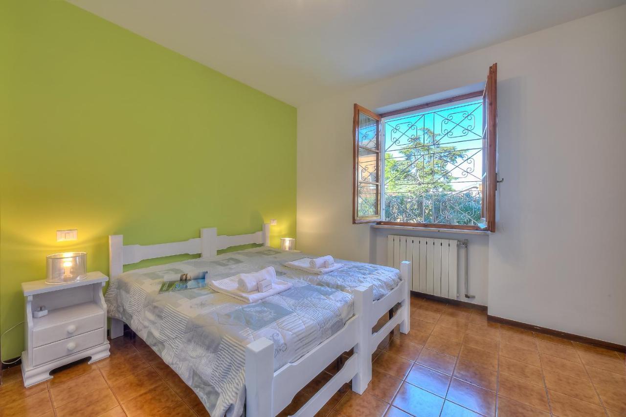 Villa Fiorita Apartments - Happy Rentals Сирмионе Экстерьер фото