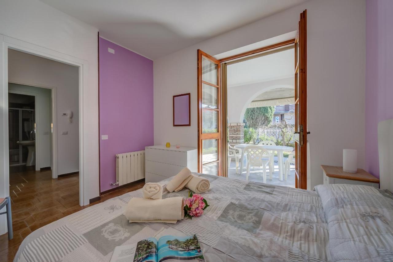 Villa Fiorita Apartments - Happy Rentals Сирмионе Экстерьер фото