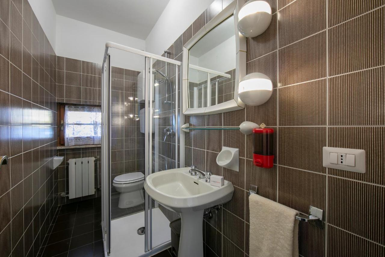 Villa Fiorita Apartments - Happy Rentals Сирмионе Экстерьер фото