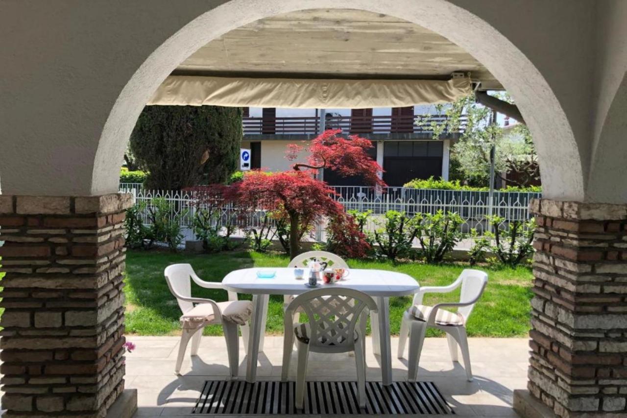 Villa Fiorita Apartments - Happy Rentals Сирмионе Экстерьер фото