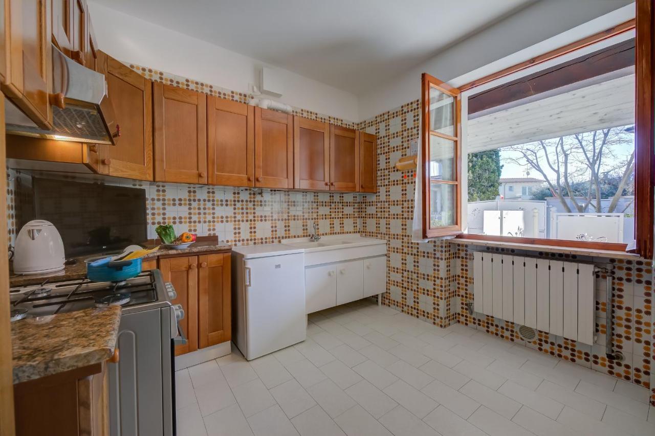 Villa Fiorita Apartments - Happy Rentals Сирмионе Экстерьер фото